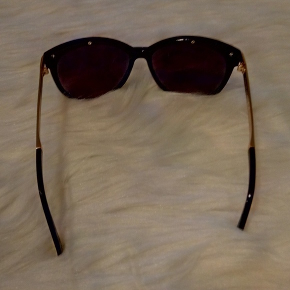 Sunglasses - Picture 3 of 4